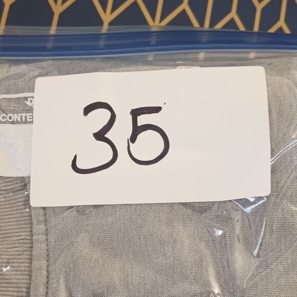 H&M Divided Shirt Size L Cropped Sweatshirt Horse Pattern on Back Athleisure Top - Picture 11 of 12